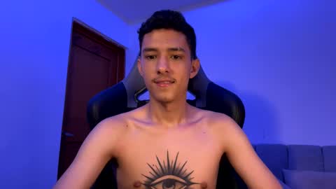 santi_twink19 online show from January 9, 2:54 am