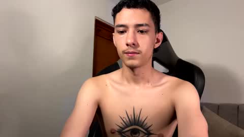 santi_twink19 online show from January 8, 1:09 pm
