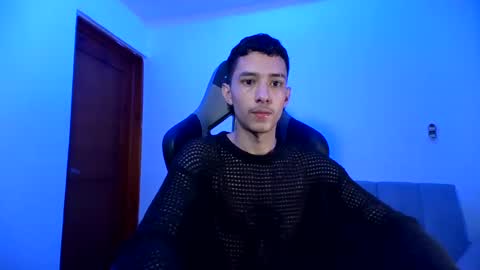 santi_twink19 online show from January 10, 9:02 am