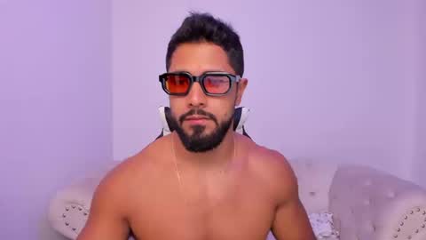 santiago_huntt online show from March 11, 9:29 pm
