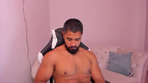 santiago_huntt online show from February 18, 12:39 pm