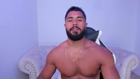 santiago_huntt online show from October 27, 8:20 pm