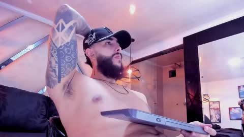 Santiago Hincapiie online show from February 22, 4:38 am