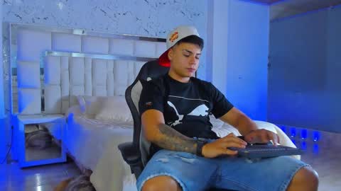 Santi Reyes online show from October 16, 1:49 am