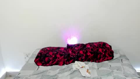 santy_of1 online show from April 27, 2:47 pm