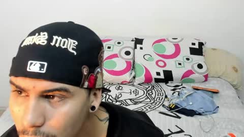 santy_of1 online show from May 21, 1:28 pm