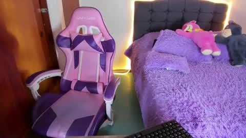 Snapshot of saphiraowen chatting on February 21, 7:10 pm saphira online show from February 21, 7:10 pm