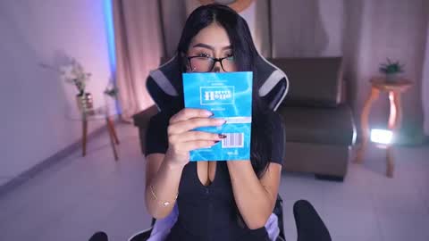 Sara  online show from March 4, 12:55 pm