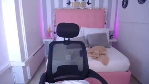 Sara... online show from December 3, 6:25 am