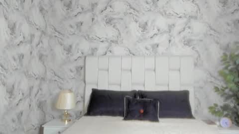 Snapshot of sara_fernandezz chatting on March 5, 8:21 am sara online show from March 5, 8:21 am