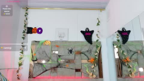 Snapshot of sara_lane__ chatting on October 22, 10:22 pm Sara online show from October 22, 10:22 pm