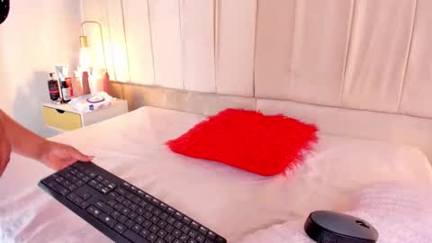 sara online show from February 12, 8:40 am