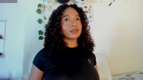 sara sofia online show from December 10, 1:11 am