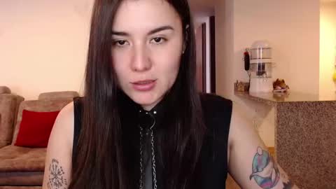 Snapshot of sara_sunrise_ chatting on October 31, 7:03 pm Sara online show from October 31, 7:03 pm