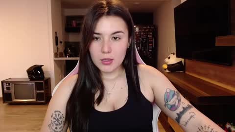 Snapshot of sara_sunrise_ chatting on December 5, 6:17 pm Sara online show from December 5, 6:17 pm