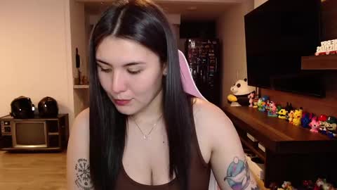 Snapshot of sara_sunrise_ chatting on December 11, 6:09 pm Sara online show from December 11, 6:09 pm