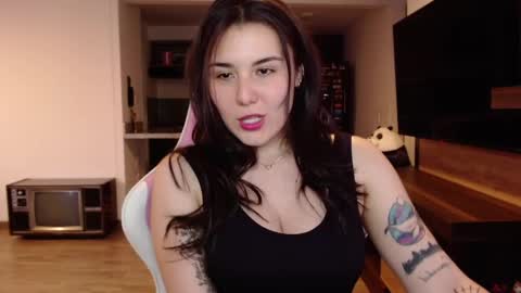 Snapshot of sara_sunrise_ chatting on December 2, 6:16 pm Sara online show from December 2, 6:16 pm