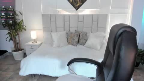 saraa_stormy online show from July 15, 11:15 am