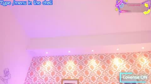 SaraAvila  online show from July 1, 9:01 pm