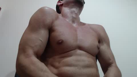 saradorj92 online show from January 11, 6:19 am