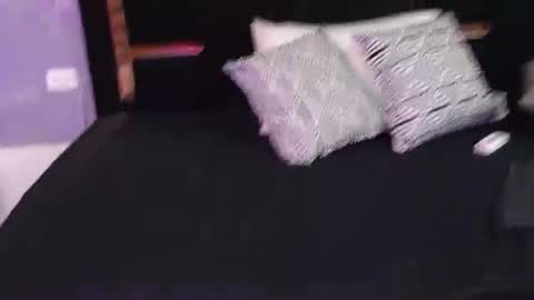 saraguzman__ online show from August 6, 1:09 pm