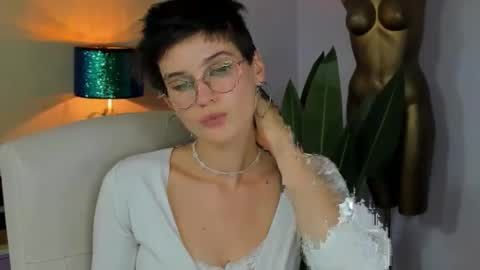 Sarah online show from October 2, 2:49 pm