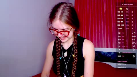 Snapshot of sarah_hs chatting on January 1, 11:38 am Sarah online show from January 1, 11:38 am