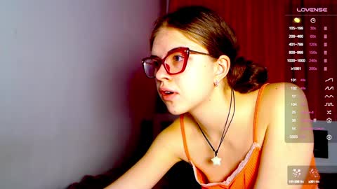 Snapshot of sarah_hs chatting on December 6, 12:22 pm Sarah online show from December 6, 12:22 pm