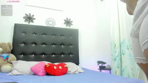 sarah_lowee online show from September 28, 8:18 pm