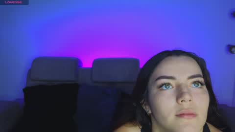 Snapshot of sarah_swtt chatting on December 6, 4:52 am - next broadcast 28 nov  7 pm Col online show from December 6, 4:52 am