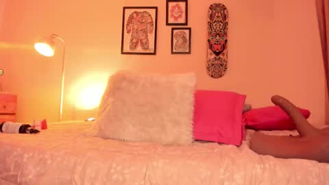   online show from March 21, 8:19 am