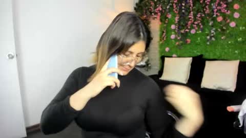 Sarah Deyvis online show from November 10, 1:03 pm