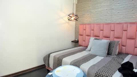 Sarah Deyvis online show from March 4, 5:13 pm