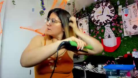 Sarah Deyvis online show from November 1, 4:39 pm