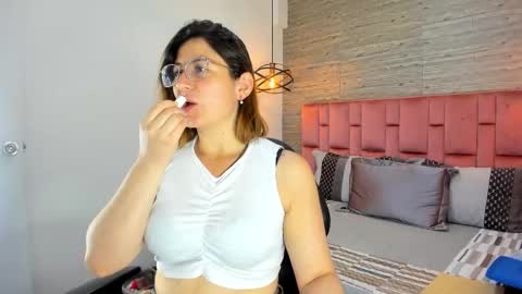 Sarah Deyvis online show from October 6, 12:12 pm