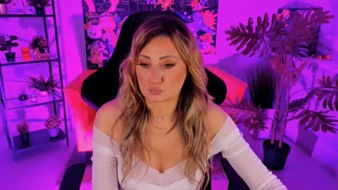 Divine Sarah NONUDE model online show from February 28, 11:36 am