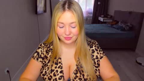 Sarah online show from May 26, 1:50 pm