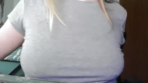 Sarah online show from April 3, 10:28 pm