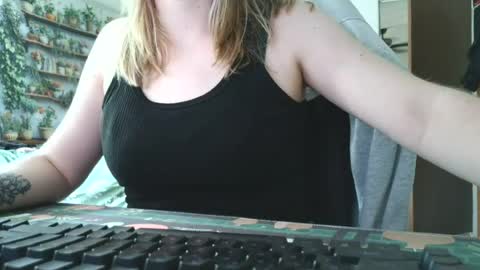 Sarah online show from June 25, 5:29 pm