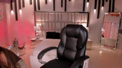 Sarah Rhodes online show from April 14, 11:57 am