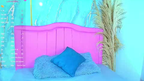 S A R A H  online show from November 9, 7:38 pm