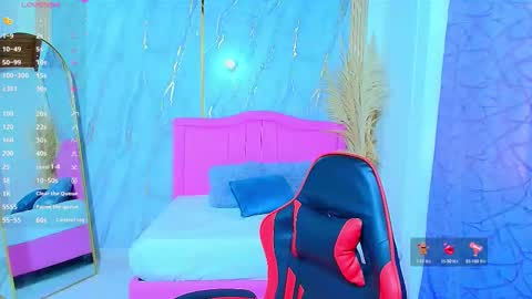 S A R A H  online show from November 17, 7:05 pm