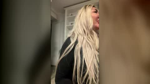 Sarah online show from February 15, 1:10 pm