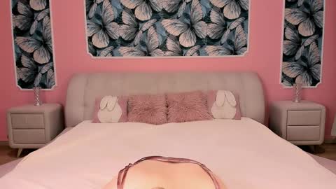 sarahwantslove online show from March 29, 10:00 pm