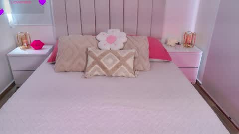 Sara jones   online show from April 11, 3:38 pm