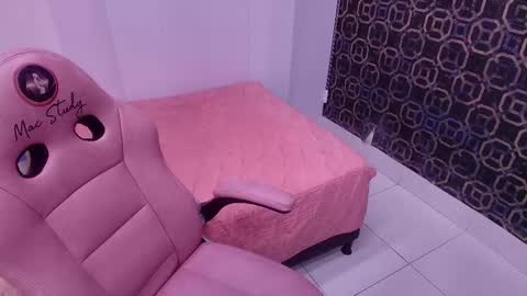 Sara  online show from March 8, 12:09 pm