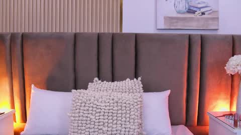 Sara Lugo  online show from April 16, 8:20 pm