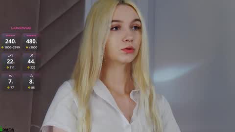 saramist online show from November 10, 3:42 am