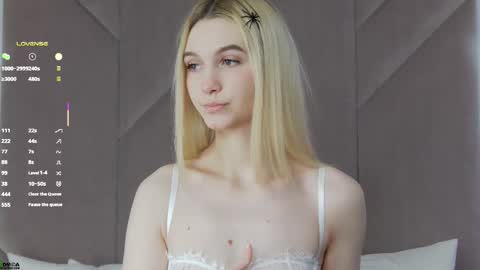 saramist online show from October 14, 2:25 am