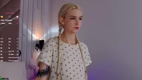 saramist online show from October 29, 1:40 am